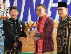 Menteri Kebudayaan RI Hadiri Penutupan Kongres Peneleh “Jeng Oetomo”