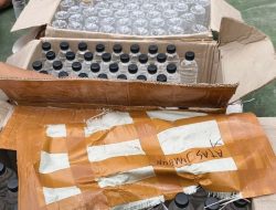 Bea Cukai Malang Gagalkan Pengiriman Rokok Ilegal dan Arak Bali Berbagai Merek di Jasa Ekspedisi
