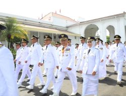 H.M Sanusi dan Dra. Hj. Lathifah Shohib Resmi Dilantik Sebagai Bupati dan Wakil Bupati Malang