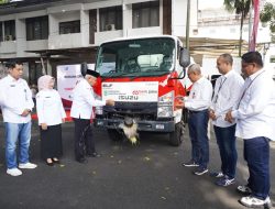 Bupati Malang Terima 1 Unit Arm Roll Truck Dari Bank Jatim Untuk Menangani Persoalan Sampah