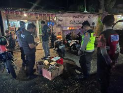 Melalui KRYD, Polres Malang Sasar Warung Kopi Jalibar da  Sita Puluhan Botol Miras