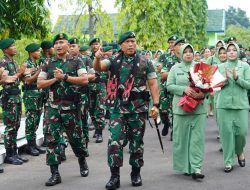 Kunker ke Batalyon Kavaleri 8/2, Pangdivif 2 Kostrad Tekankan Untuk Bijak Dalam Menggunakan Medsos
