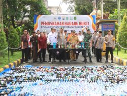 Sebanyak 1.491 Botol Miras Hasil Operasi Pekat Semeru 2025 di Musnahkan