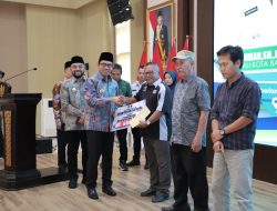 Pemkot Batu Beri Bansos para Pelaku Sektor Transportasi se-Kota Batu