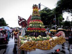 Grebeg Ketupat Syawal 1446 H dan Pawai Budaya Yang Digelar Pemkot Batu Berlangsung Meriah