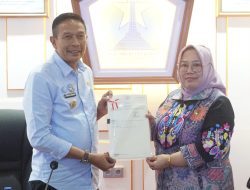 Kantor Pertanahan Kota Malang Serahkan 27 Bidang Sertipikat Hak Pakai Aset Pemkot Malang