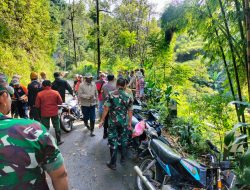 Polres Batu bersama BPBD Gerak Cepat Lakukan Penanganan Pembersihan Material Longsor di Bumiaji