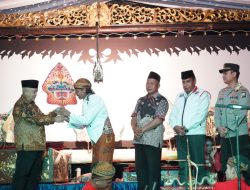 Bupati Malang Apresiasi Pagelaran Wayang Kulit di Puncak Peringatan Hari Jadi ke- 72 Desa Sukodono