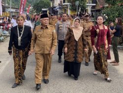 Bersih Desa Pujiharjo Dimeriahkan dengan Arak Encek-Encek, Bupati Malang