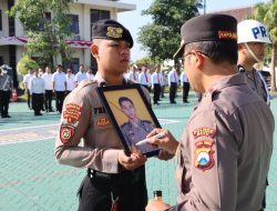 Kapolres Batu Pimpin Upacara PTDH Salah Satu Anggotanya yang Bermasalah