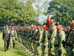 Mengusung tema “TNI Prima, TNI Rakyat, Indonesia Maju” Divif 2 Kostrad Gelar Upacara HUT ke-80 TNI