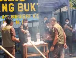 Kejari Kota Malang Musnahkan Barang Bukti Narkotika, Obat Tanpa Izin dan Rokok Ilegal