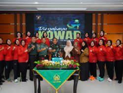 Prosesi Potong Tumpeng Hadirkan Nuansa Penuh Makna di HUT Kowad ke-64