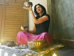 Mengintip Keajaiban Getaran Singing Bowl dari Sesi Sound Healing di Grand Mercure Malang Mirama