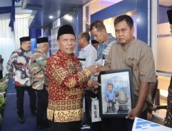 Momentum Halal Bihalal, Pegawai Perumda Tirta Kanjuruhan Dapat Penghargaan Atas Dedikasi dan Loyalitas