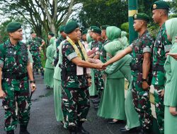 Perkuat Soliditas Satuan, Panglima Divisi Kunjungi Yonkes 2 Kostrad