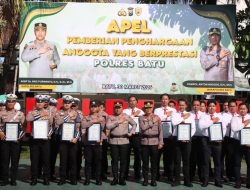 Personel Polres Baru Terima Penghargaan atas Prestasi dan Dedikasi dalam Bertugas