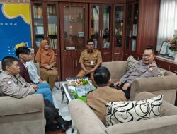 Serap Aspirasi Sekolah dan Perkuat Pembinaan Mental Pelajar, Kapolsek Klojen Sambangi SMAN 4 Kota Malang