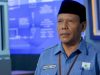 Perumda Tirta Kanjuruhan Kobarkan Semangat Kemerdekaan, Bagikan Bendera Merah Putih untuk Warga Kabupaten Malang