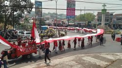 Kirab Bendera 81 Meter, Warga Penanggungan Satukan Langkah Rayakan Kemerdekaan