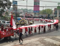 Kirab Bendera 81 Meter, Warga Penanggungan Satukan Langkah Rayakan Kemerdekaan